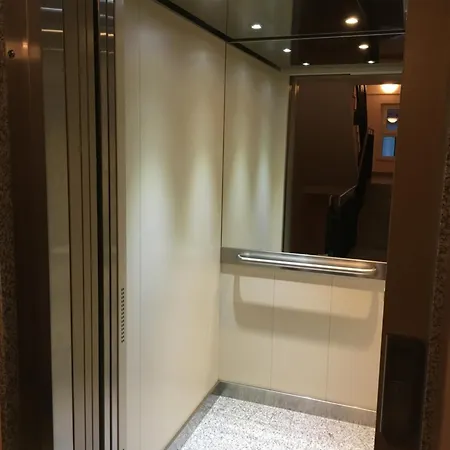 For Business, Families, By Messe Munich Icm, Direct Metro 15 Min To Citycenter, Oktoberfest, 2-bedroom Full 2-bathroom, Free Parking, Balcony