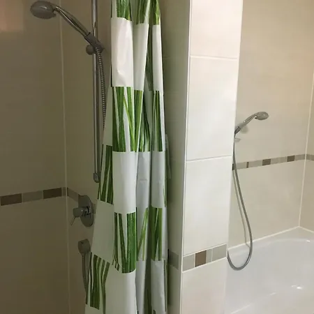 For Business, Families, By Messe Munich Icm, Direct Metro 15 Min To Citycenter, Oktoberfest, 2-bedroom Full 2-bathroom, Free Parking, Balcony Appartamento *