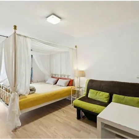 For Business, Families, By Messe Munich Icm, Direct Metro 15 Min To Citycenter, Oktoberfest, 2-bedroom Full 2-bathroom, Free Parking, Balcony