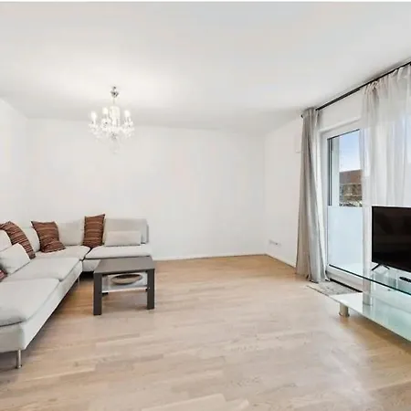 For Business, Families, By Messe Munich Icm, Direct Metro 15 Min To Citycenter, Oktoberfest, 2-bedroom Full 2-bathroom, Free Parking, Balcony