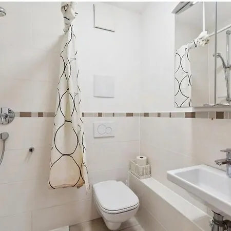 For Business, Families, By Messe Munich Icm, Direct Metro 15 Min To Citycenter, Oktoberfest, 2-bedroom Full 2-bathroom, Free Parking, Balcony Feldkirchen (Upper Bavaria)